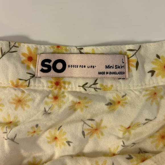 SO, Mini Skirt, White with Yellow flowers - Picture 2 of 5